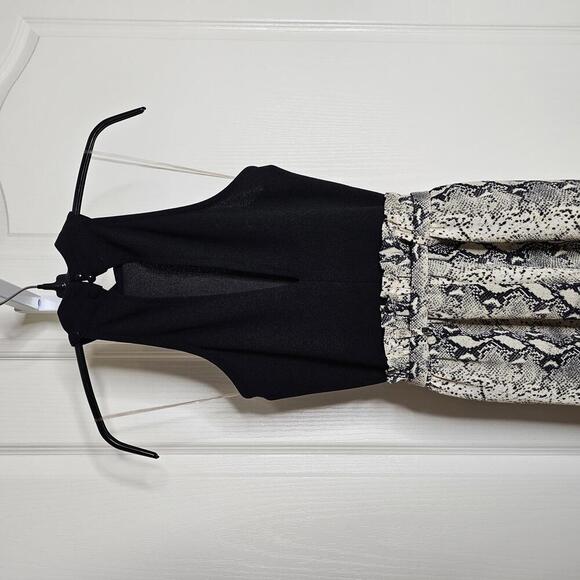 Stylish Black and Snake Print Jumper - Perfect for Any Occasion - Picture 7 of 9